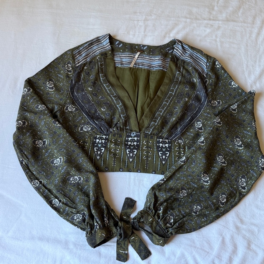 Free People Olive & Blue Patterned V-Neck Cropped Top - Picture 2 of 11